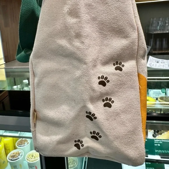 Starbucks Hong Kong Shiba Canvas Bag with 3 Metal Pin Set - Picture 8 of 11